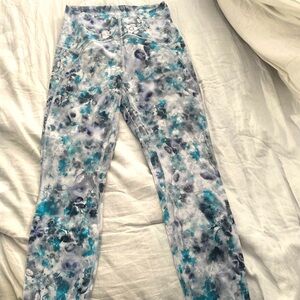 Lululemon blue Multi colored woman’s size 8 leggings